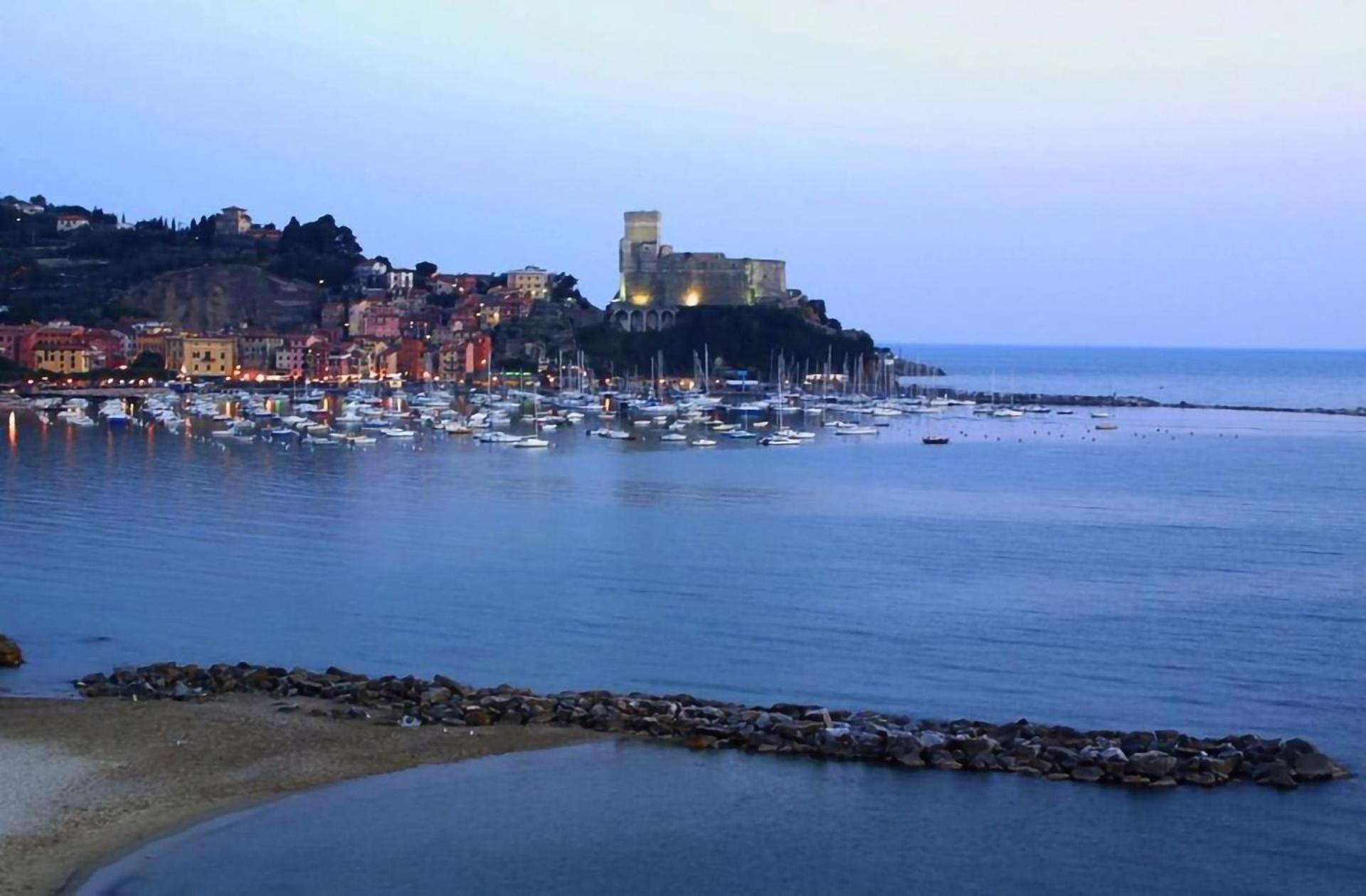 Affittacamere "In Piazzetta Da Vasco" 레리치 외부 사진
