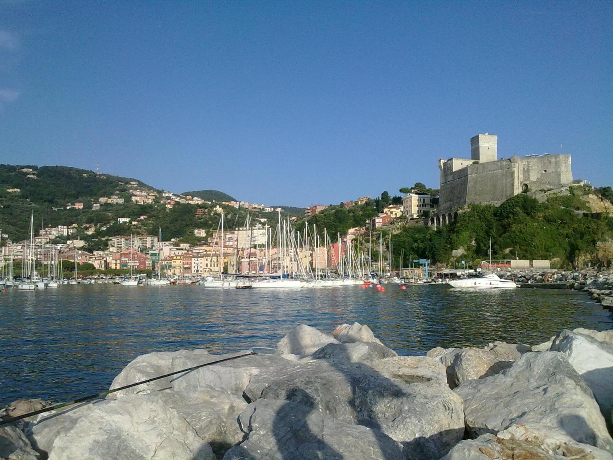 Affittacamere "In Piazzetta Da Vasco" 레리치 외부 사진